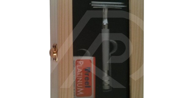 Moving Box With Razor From Cod Wooden box packing for safety razor